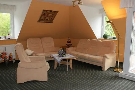 Wohnzimmer mit Balkon in Südrichtung