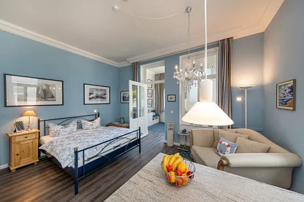 Der Schlafbereich und die Leseecke.