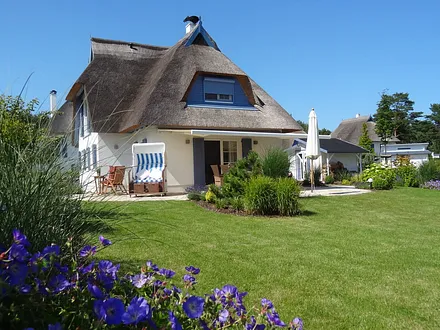 Ruhe und Entspannung bieten unser Traumhaus und unser 700 qm großer Garten mit Südausrichtung