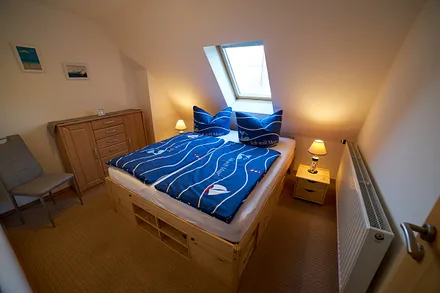 Schlafzimmer 1