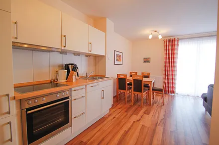 Kochbereich mit Backofen und Geschirrspüler