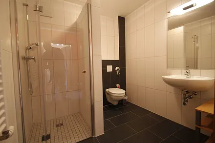 Bad mit ebenerdiger Dusche