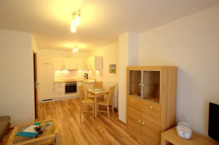 Wohn/Essbereich (Küche mit Geschirrspüler, Backofen...)