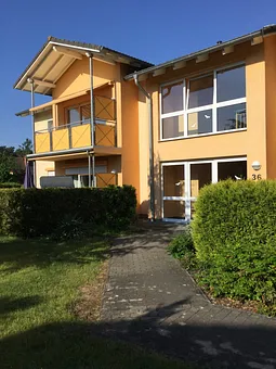 Hauseingang/ links fewo Sonnenschein 