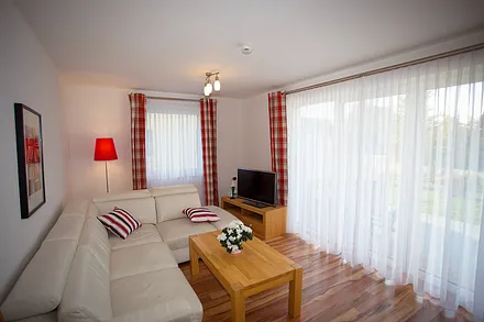 Wohnbereich-/Essbereich mit Zugang zur großen Terrasse