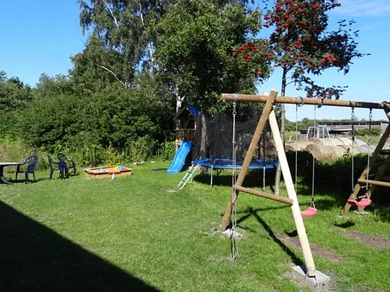 Privatspielplatz hinter dem Haus