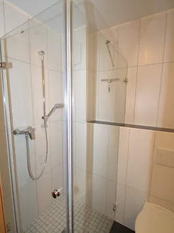 Bad mit ebenerdiger Dusche