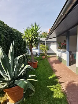 Innenhof mit Blick auf die Wohnung Ruden u. rechts Wohnung Hiddensee u. Rügen