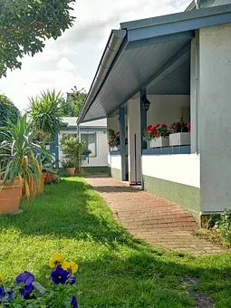Hofblick und Blick auf die Ferienwohnungen Ruden, Hiddensee und Rügen