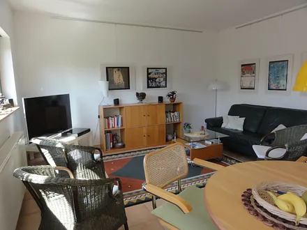 Wohnzimmer mit 50" HD-Flachbildfernseher mit Sat