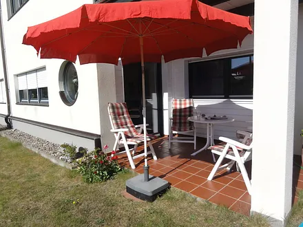 Terrasse und Gartenanteil