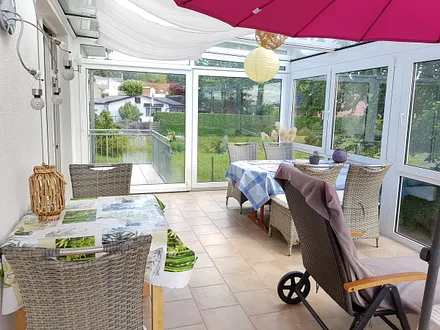 Großer Wintergarten mit Liegen