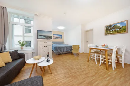 Flachbild-TV und CD-Radio sind vorhanden. WLAN steht kostenfrei zur Verfügung.