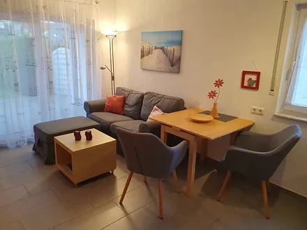 Wohnbereich mit Ausgang zur Terrasse