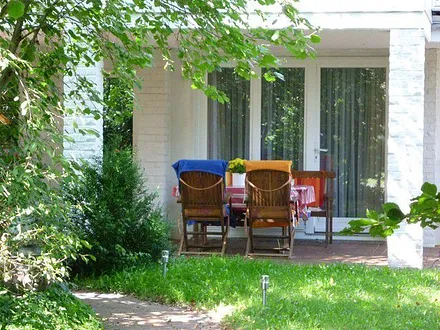 Villa Romantica Gartenwohnung mit großer überdachter Terrasse