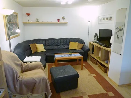 Wohnzimmer mit Ledergarnitur