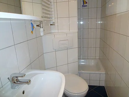 Bad mit Dusche und WC