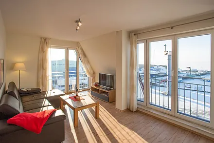 Wohnbereich mit Blick auf das Wasser