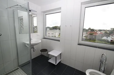 Bad mit ebenerdiger Dusche