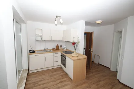 Wohnküche mit Geschirrspüler, Backofen