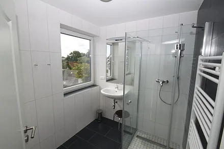 Bad mit ebenerdiger Dusche