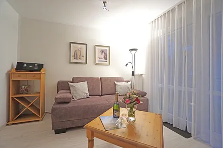 Wohnzimmer mit Schlafcouch