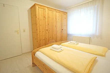 Schlafzimmer mit Doppelbett