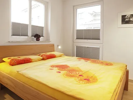 Schlafzimmer mit Doppelbett