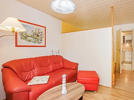 Wohnbereich mit Couch.