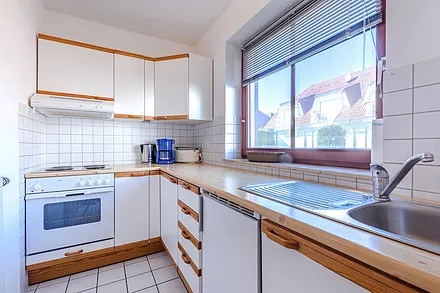 komplett eingerichtete Küche