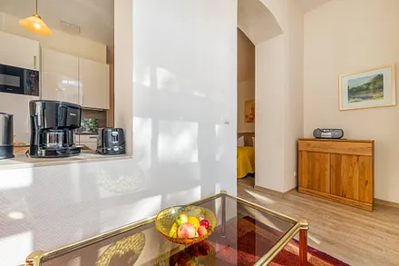 Der Blick von der Loggia in die Wohnung.