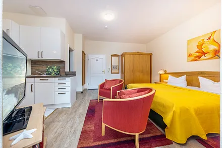 Die Fewo hat natürlich auch einen großen Kleiderschrank.