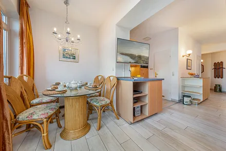 WLAN steht in der Fewo kostenfrei zur Verfügung.