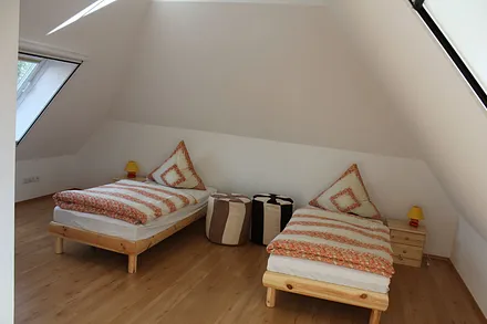 Studio mit Kleiderschrank und Spielecke