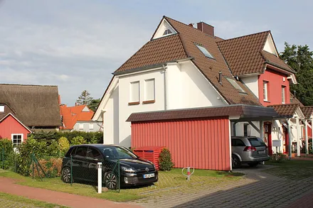 Carport und 2 Stellplätze