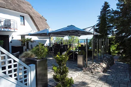 Frühstücksterrasse, Terrasse zum Sonnen und Relaxen, mit Blick auf den Selliner See