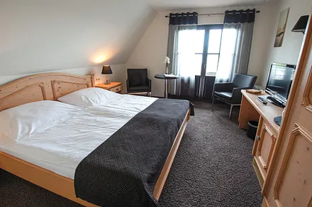 Zimmeransicht, Doppelzimmer mit Balkon zum See