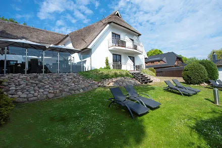 Frühstücksterrasse, Terrasse zum Sonnen und Relaxen, mit Blick auf den Selliner See