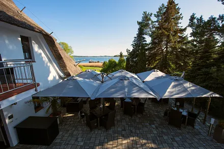 Frühstücksterrasse, Terrasse zum Sonnen und Relaxen, mit Blick auf den Selliner See