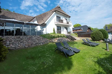 Frühstücksterrasse, Terrasse zum Sonnen und Relaxen, mit Blick auf den Selliner See