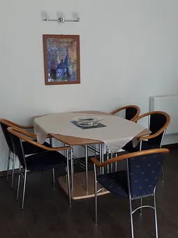 Esstisch im Wohnzimmer