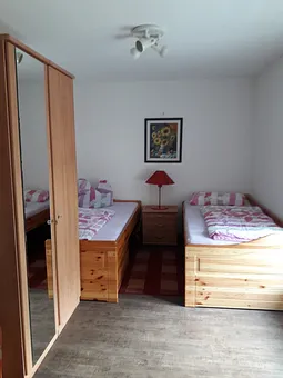 Schlafzimmer 2 mit 2 Einzelbetten