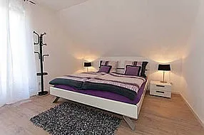 Eines der Schlafzimmer Wohnung 1