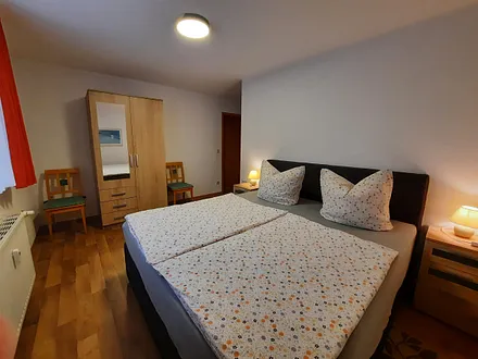 Schlafzimmer - Blick zum Kleiderschrank