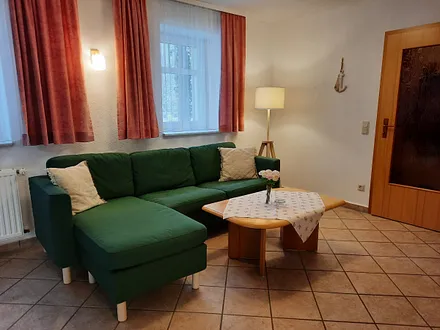 Wohnzimmer - Blick zum Eingangsflur