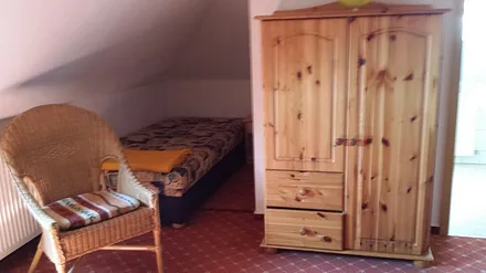 Wohnbereich- 1 Bad mit WC- WB