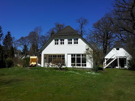 Terrasse mit Gartenblick nutzbar