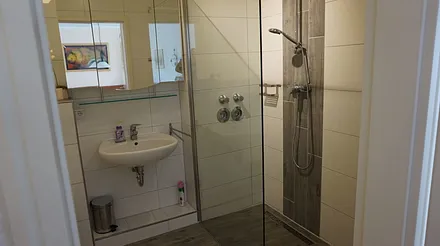 große Walk-In-Dusche