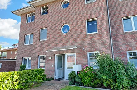  Hauseingang zur Erdgeschosswohnung (links)