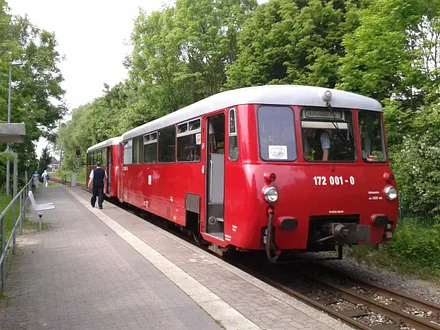 Der Hafenexpress verbindet Bergen auf Rügen mit Lauterbach